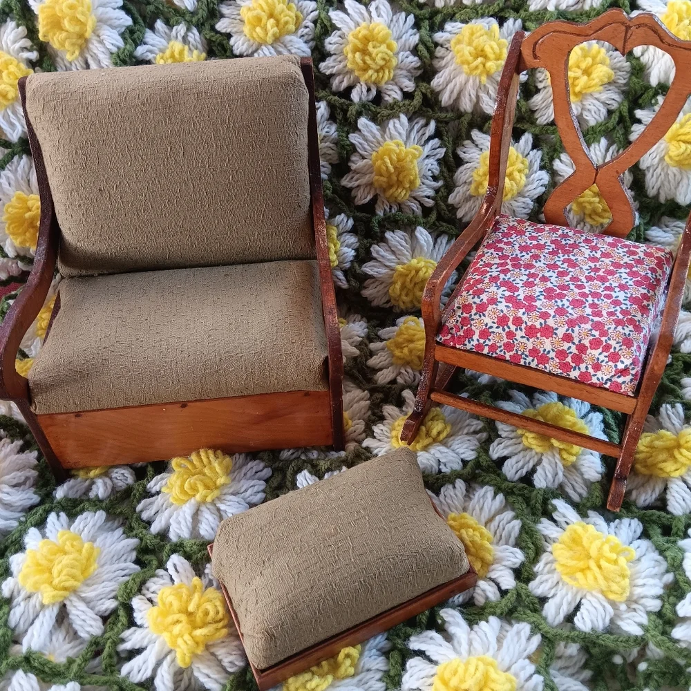 [ VINTAGE 1950s OLIVE & FLORAL WOODEN DOLLHOUSE MINI FURNITURE BUNDLE SET ] - Picture 8 of 9